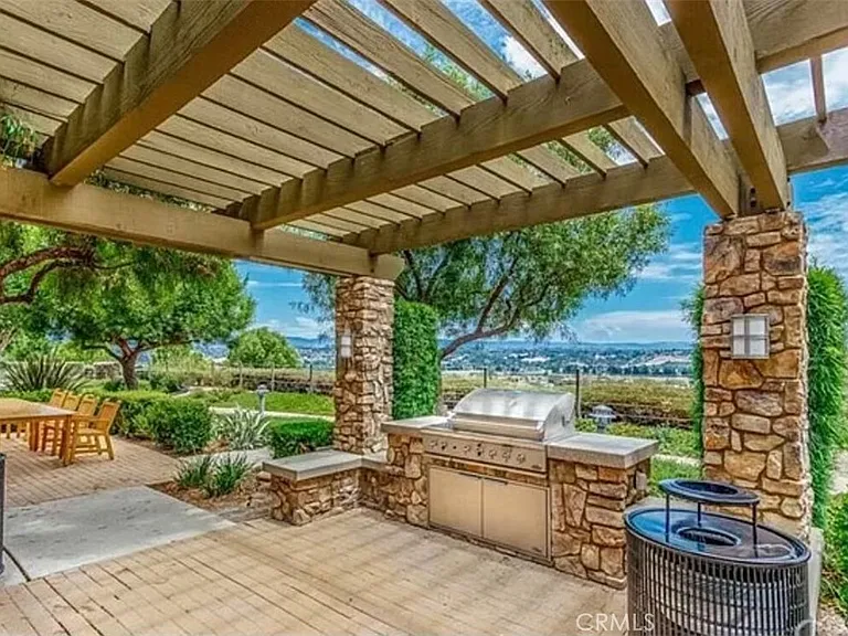 16 Compass Ct — Photo 3
