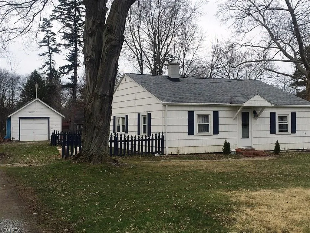 2663 Reeves Rd NE photo 1
