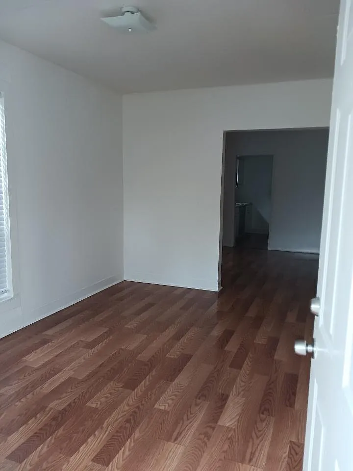 2 bed, 750 sqft, $800 — Photo 2