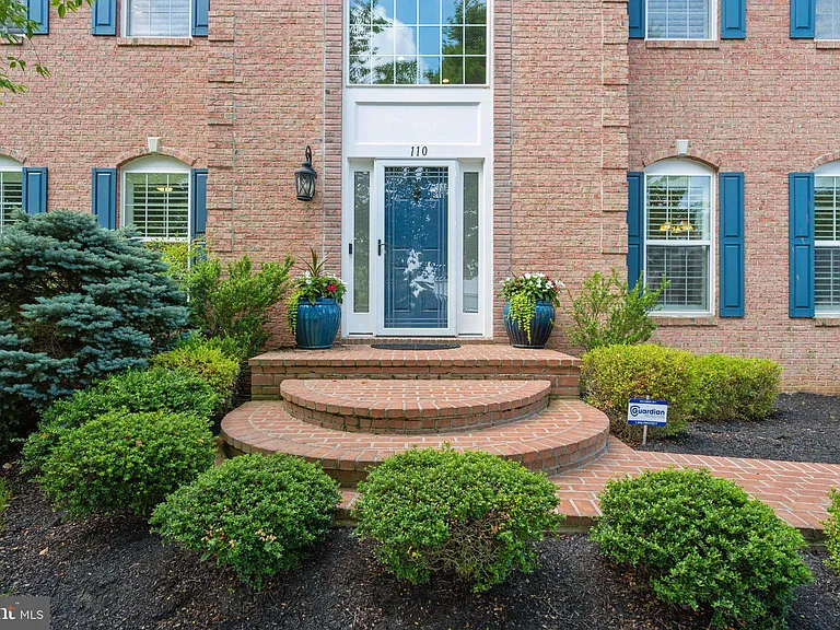 110 Bedrock Dr — Photo 2