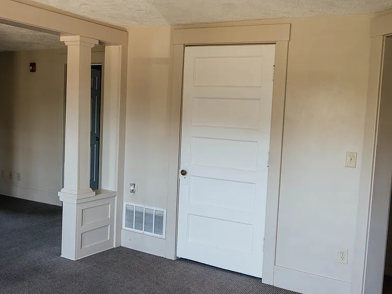 105 E 3rd St #3 — Photo 13