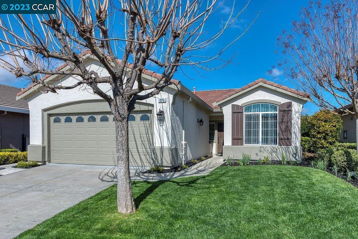 675 Stewart Way photo 1