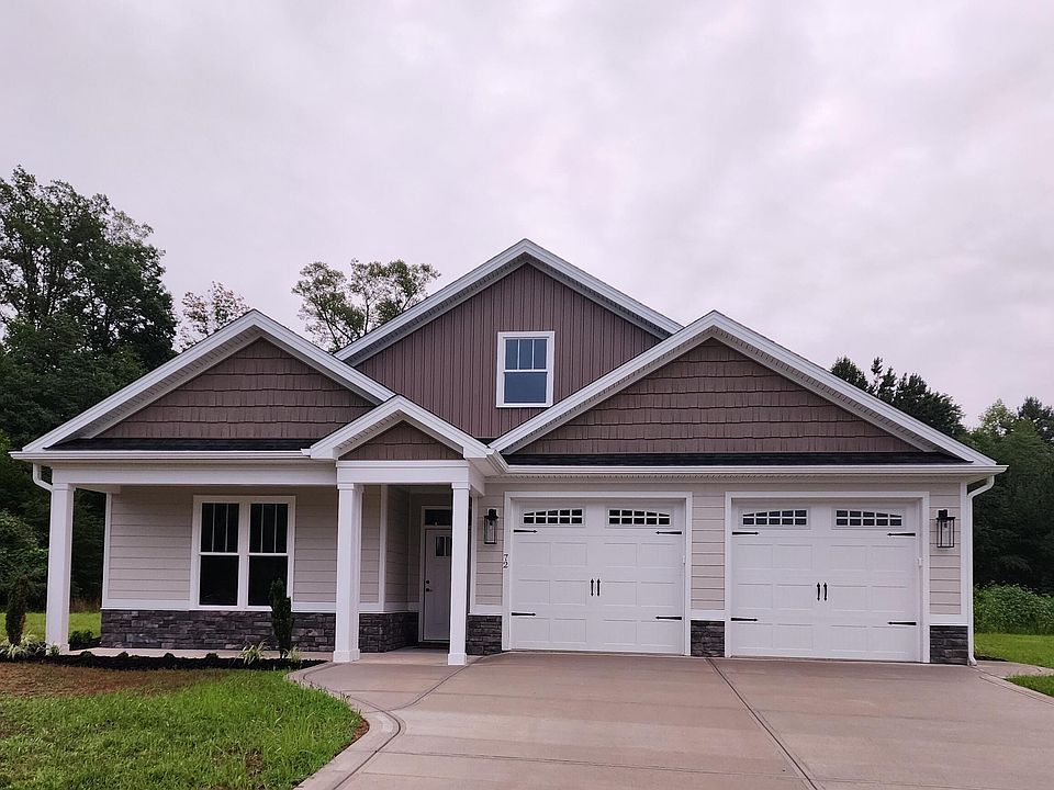1st image of 72 Carriage Homes Dr