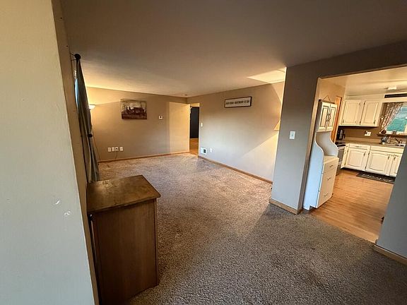 4th image of 12 Fairview Ave