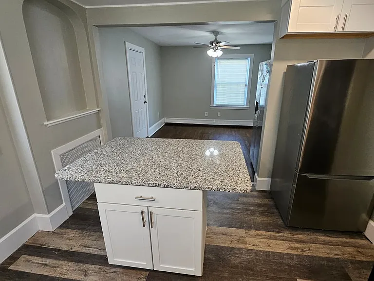 125 West St — Photo 3