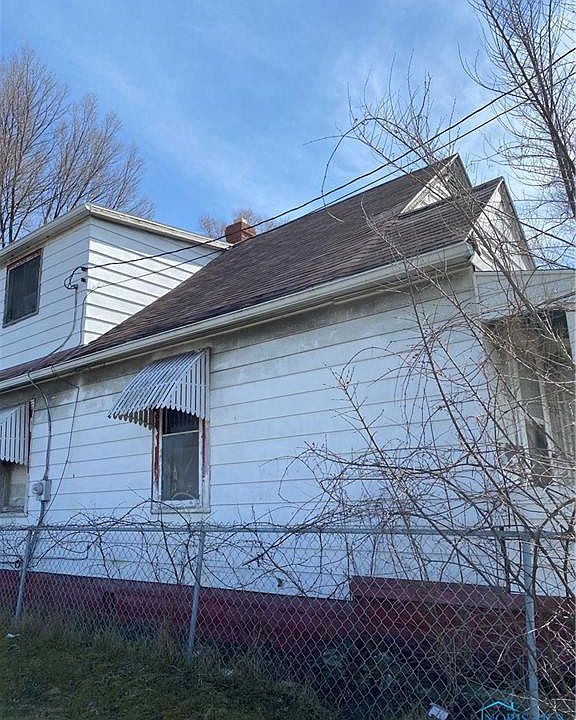 2nd image of 520 N Detroit Ave