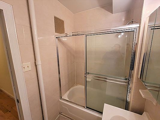 5th image of 160 E 28th St #2X