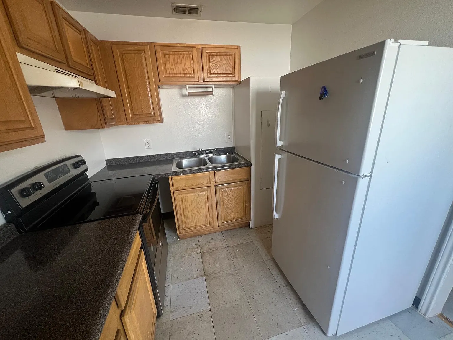 2 bed, 900 sqft, $1,050 — Photo 4