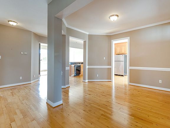 5th image of 12401 Villas Dr