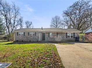 2326 W Alpine Cir, Siloam Springs, AR 72761