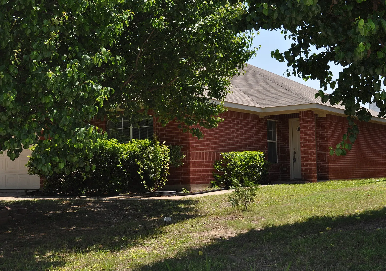 Nice Single Family in West Fort Worth — Photo 1