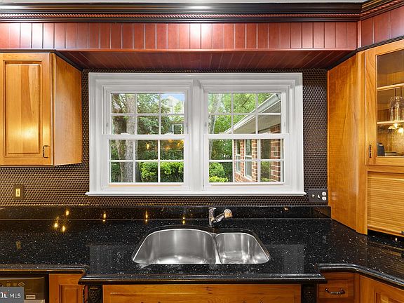 5th image of 9090 Park Ave