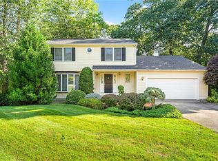 3 Tivoli Ct, Warwick, RI 02886