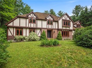 30 Georgiana Dr, Cumberland, RI 02864