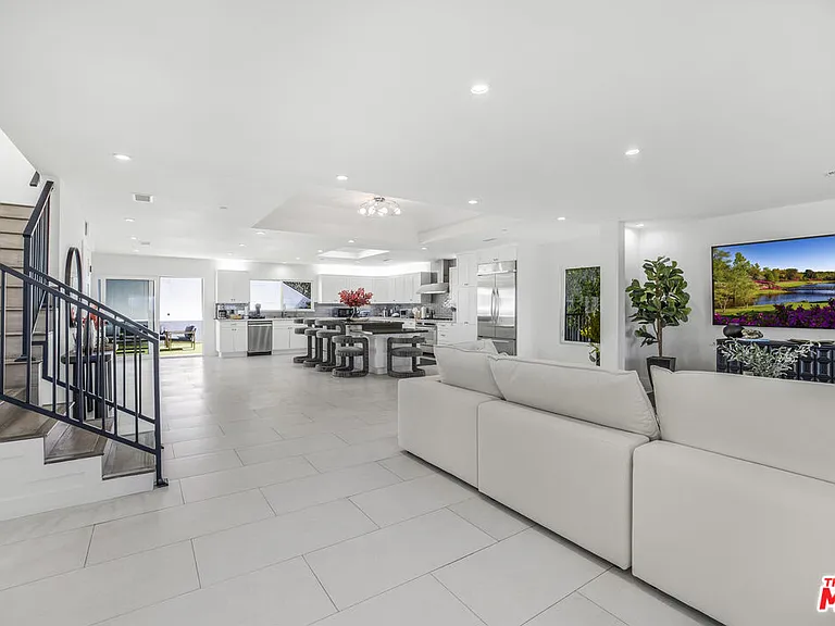 18202 Rancho St — Photo 12