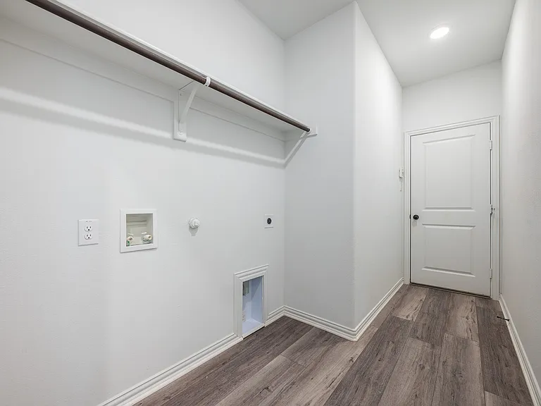 1111 Alaska Dr — Photo 3