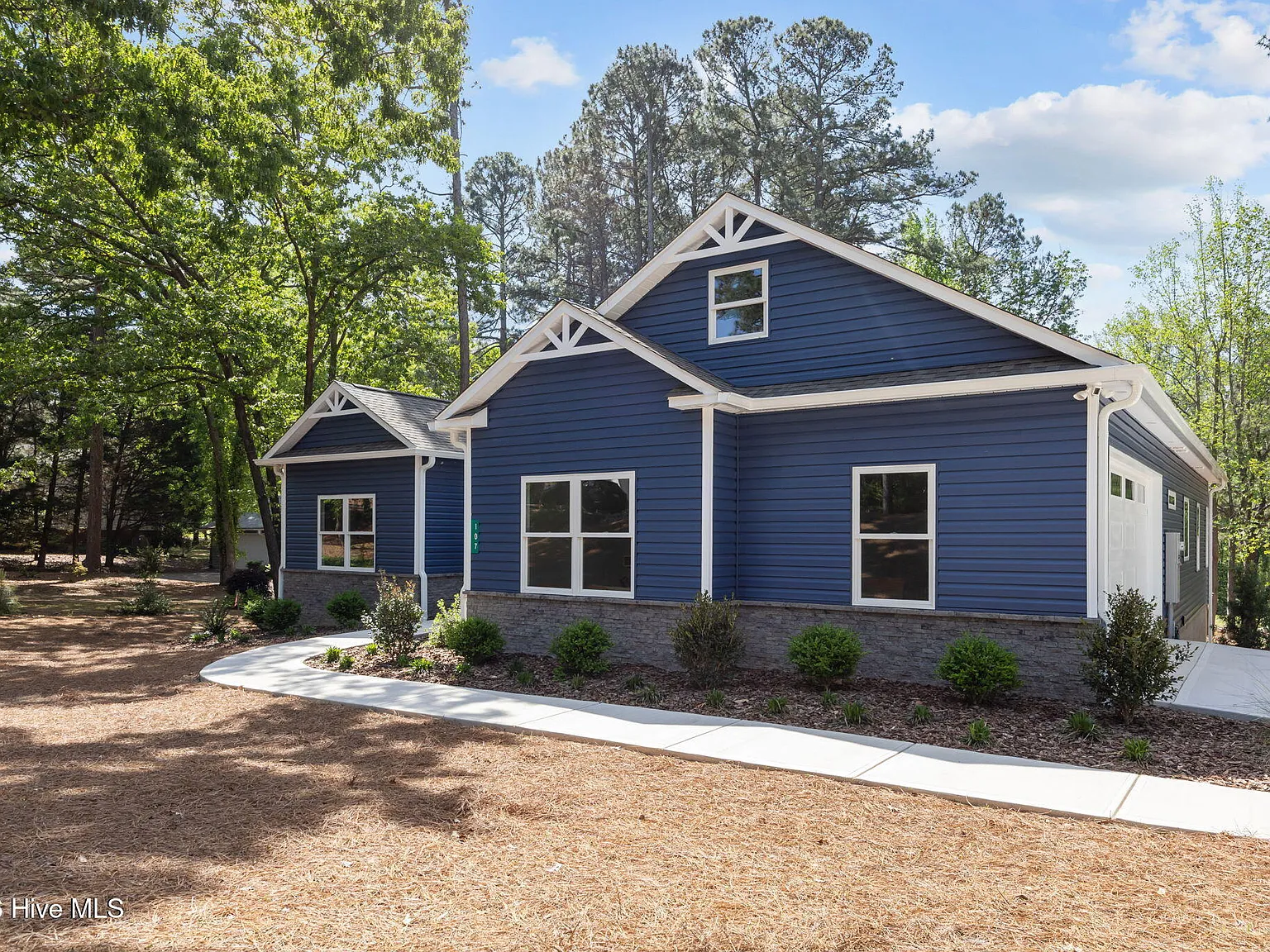 3 bed, 2.5 bath, 2298 sqft, $2,950 — Photo 3