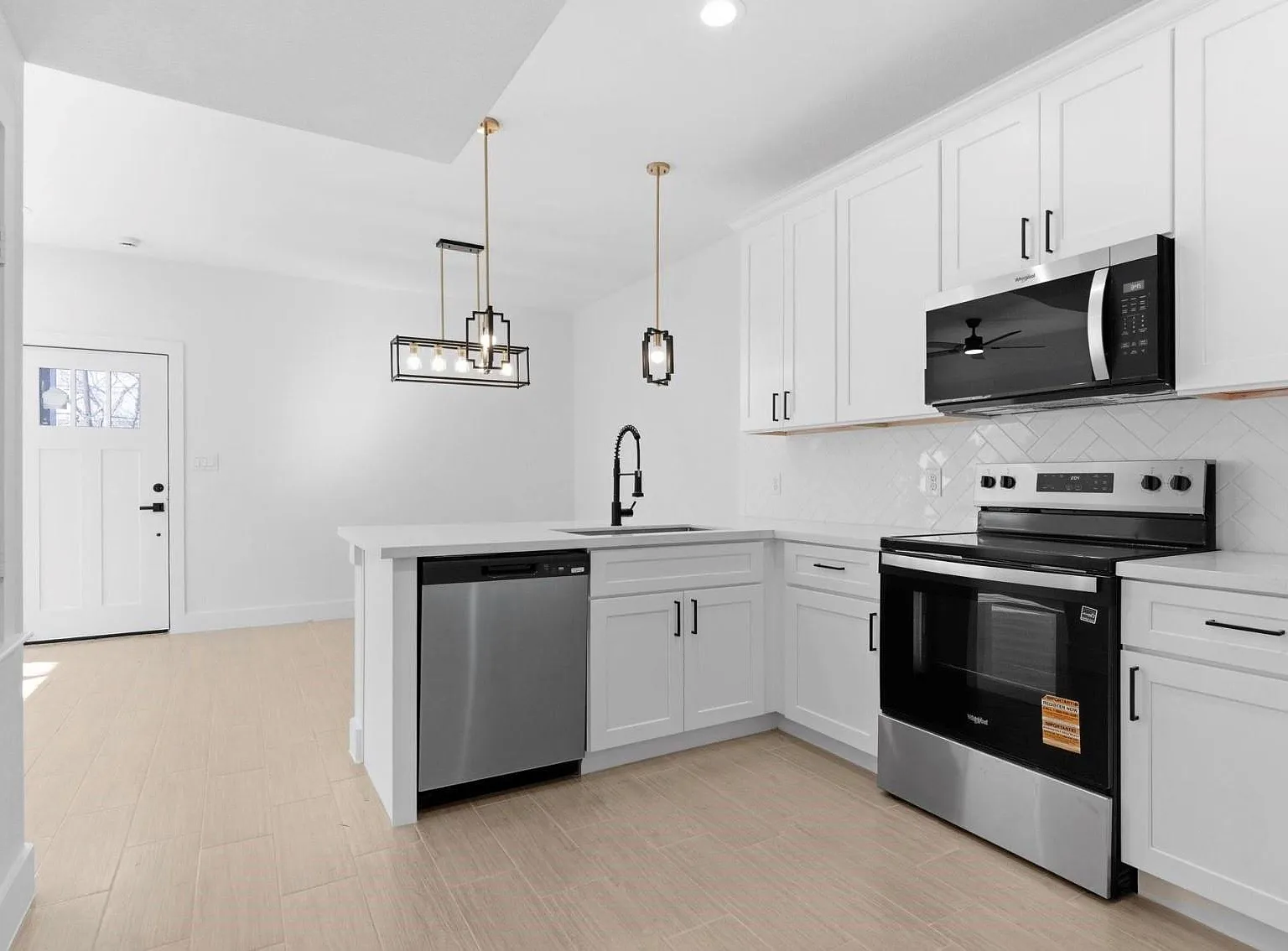 3 bed, 2.0 bath, 1187 sqft, $1,850 — Photo 4