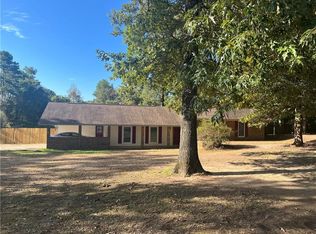 8511 Fairway Dr, Pineville, LA 71360