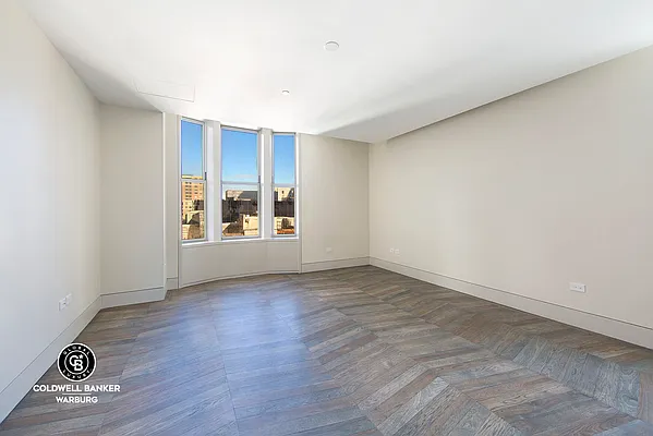 Rented by Coldwell Banker Warburg | media 20