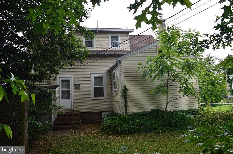 2nd image of 609 Rosedale Ave