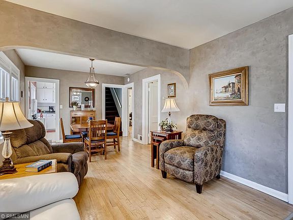 4th image of 108 10th Ave S
