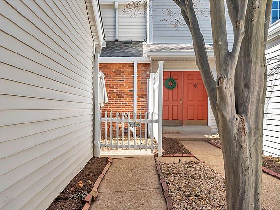 3rd image of 15023 Manor Knoll Dr