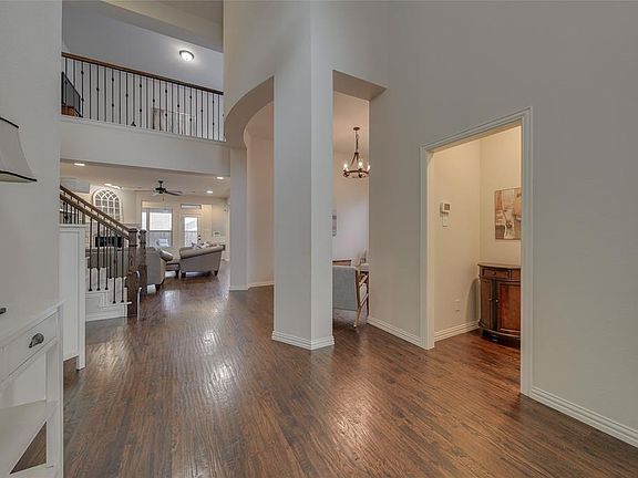 5th image of 1613 Presley Way
