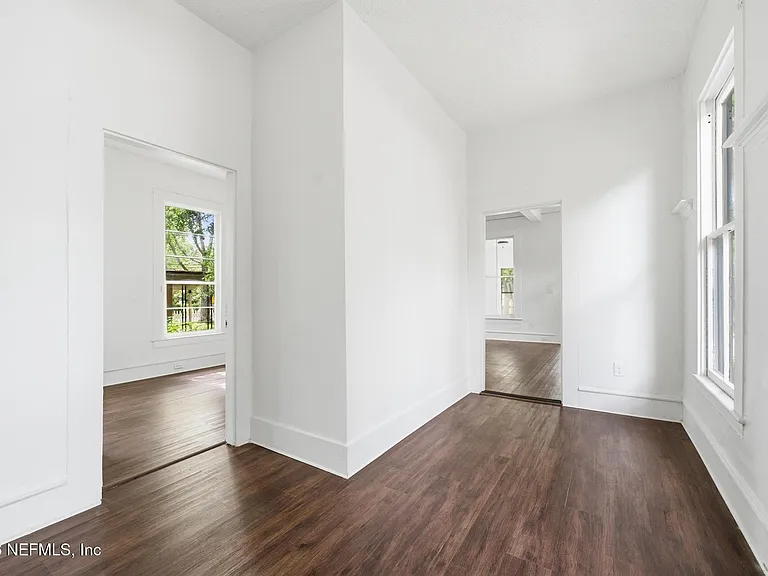 2344 W 18th St — Photo 15