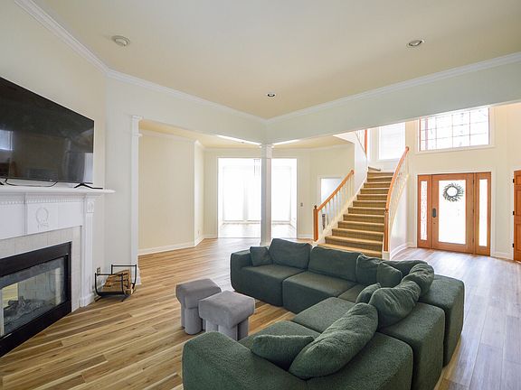 4th image of 31 Megan Ln
