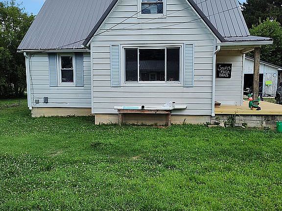 2nd image of 20 Klahr St