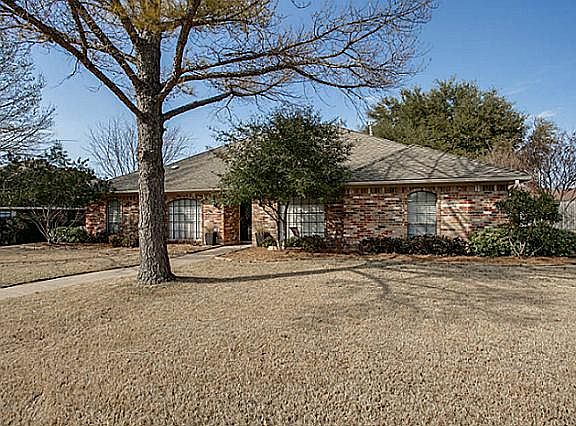 2nd image of 3913 Llano Dr