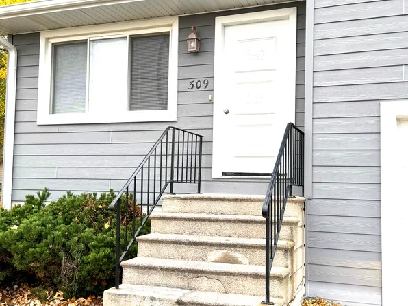 309 N 6th Ave, Hastings, NE 68901