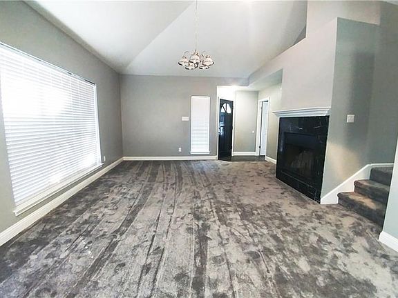 3rd image of 1737 Medina Dr