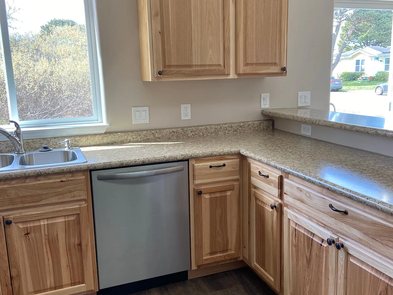 2 bed, 1151 sqft, $2,100 — Photo 4