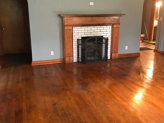 2nd image of 724 E Main St