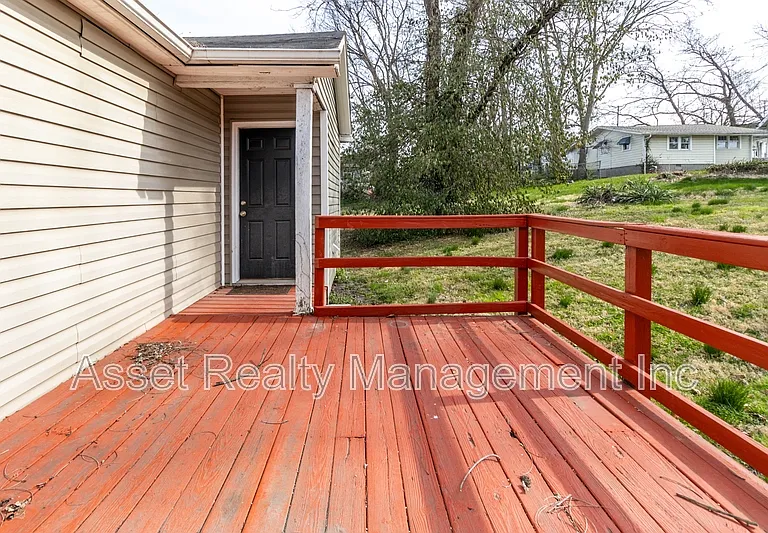 218 W Columbia Ave — Photo 16