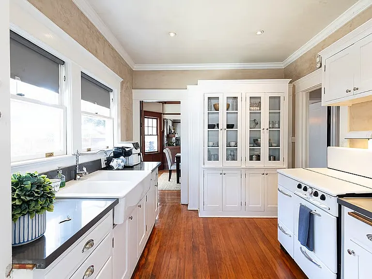 125 E Alvarado St — Photo 9