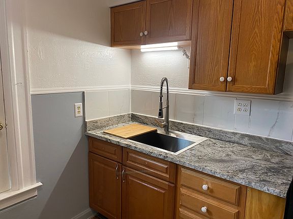 5th image of 4800 Oak St #2