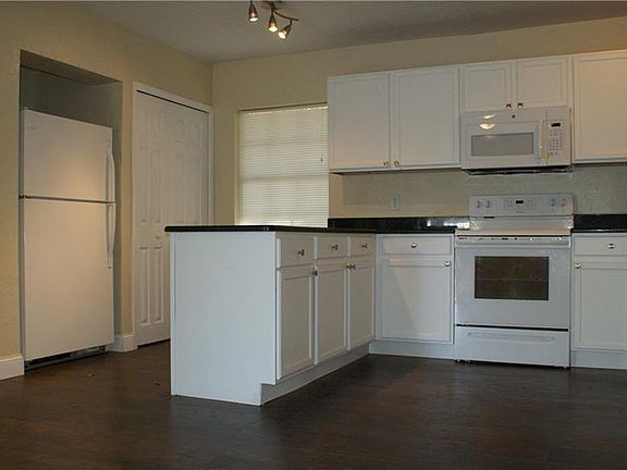 3rd image of 323 Eastway Dr