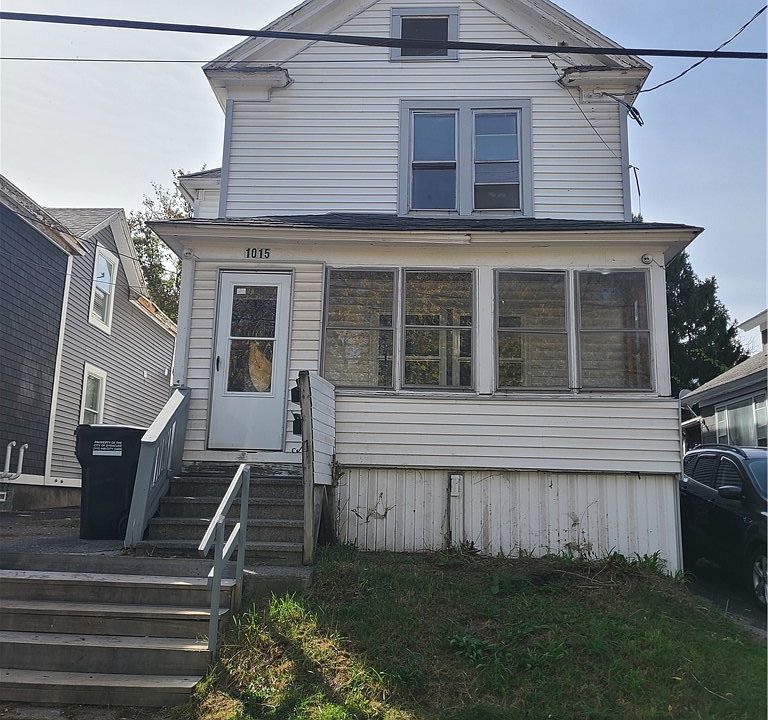 1st image of 1015 Emerson Ave