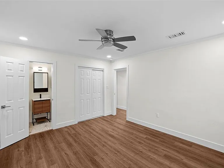 402 Erie Ave — Photo 49
