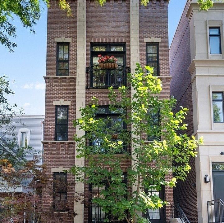 1st image of 1657 N Burling St #1