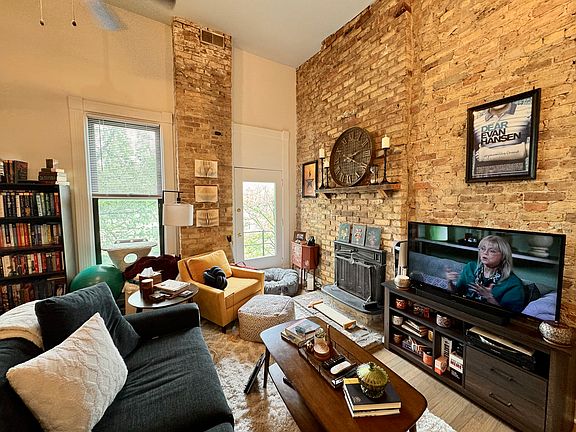 5th image of 2306 N Lincoln Ave APT 2B