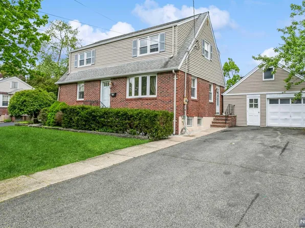 120 Cloverdale Ave, Paramus, NJ 07652