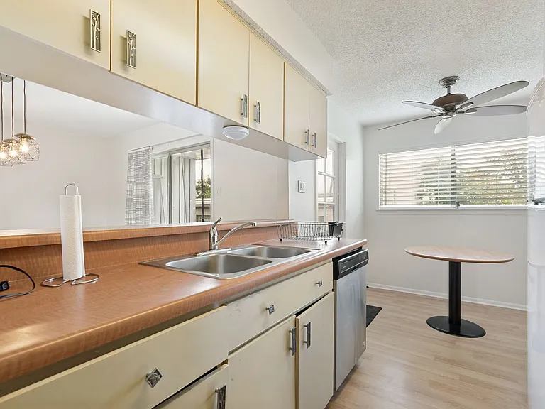 102 Vassar Ln #17 — Photo 9
