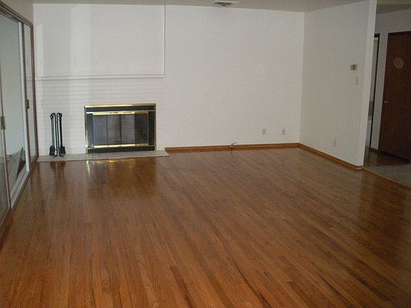 Living Room w/fireplace