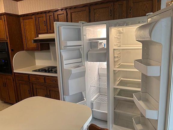 3rd image of 3511 Holly Dr