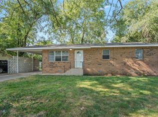 304 El Paso St SE, Gravette, AR 72736