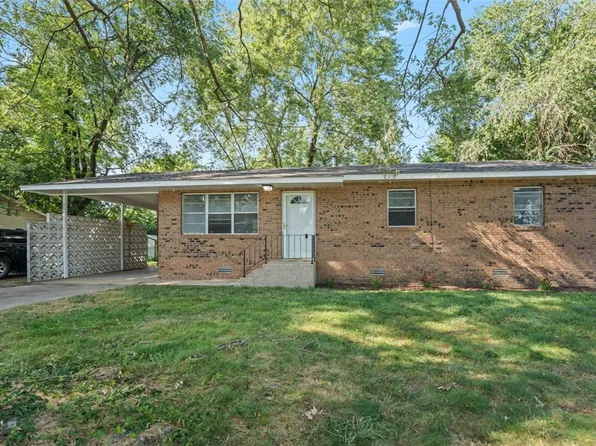 304 El Paso St SE, Gravette, AR 72736